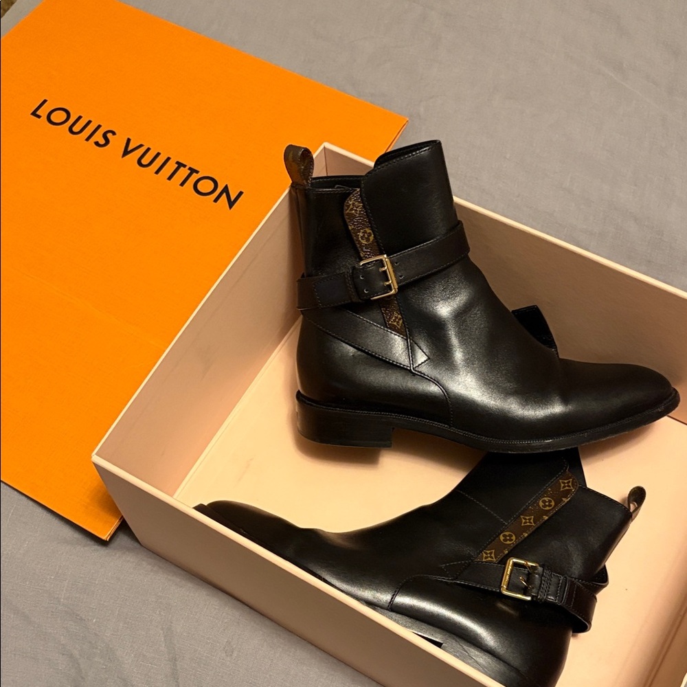 Louis Vuitton Black Leather Buckle Boots